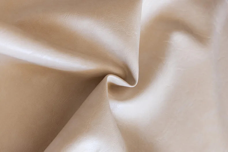 LineProtect™ – Protège Canapé Design Imperméable & Antidérapant en Simili Cuir