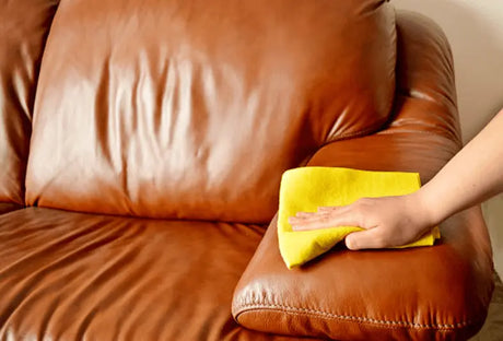 Guide Complet pour Nettoyer et Rénover Votre Canapé en Cuir - La Maison de la Housse®