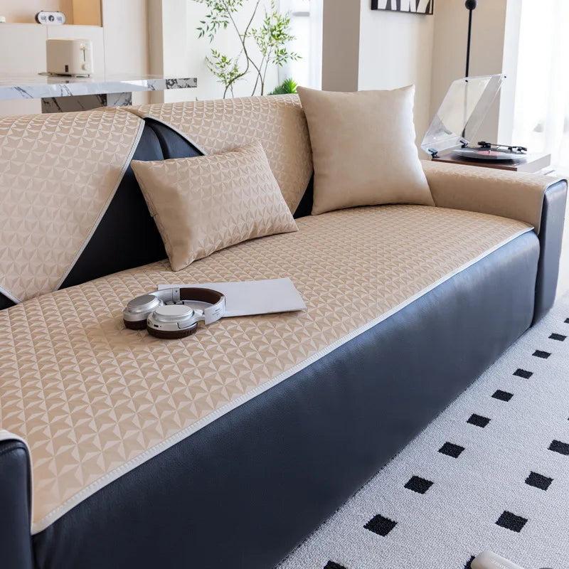 LineProtect™ – Protège Canapé Design Imperméable & Antidérapant en Simili Cuir