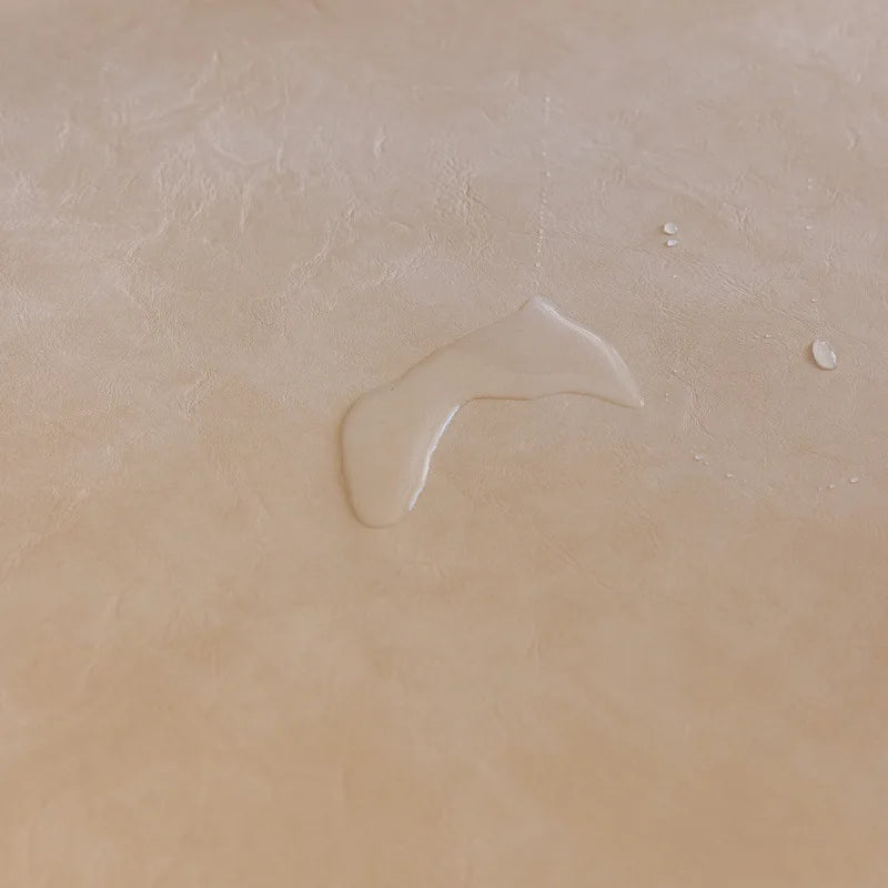 LineProtect™ – Protège Canapé Design Imperméable & Antidérapant en Simili Cuir