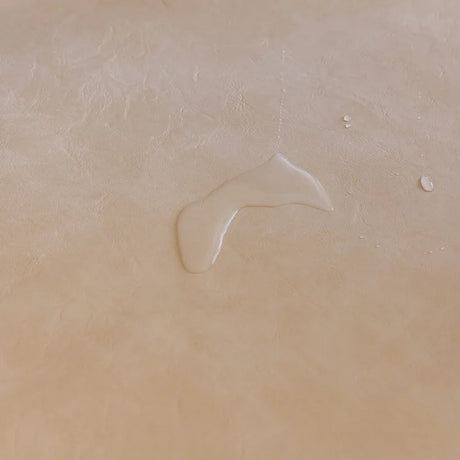 LineProtect™ – Protège Canapé Design Imperméable & Antidérapant en Simili Cuir