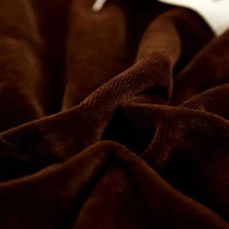 housse-de-coussin-en-velours-marron – La Maison de la Housse